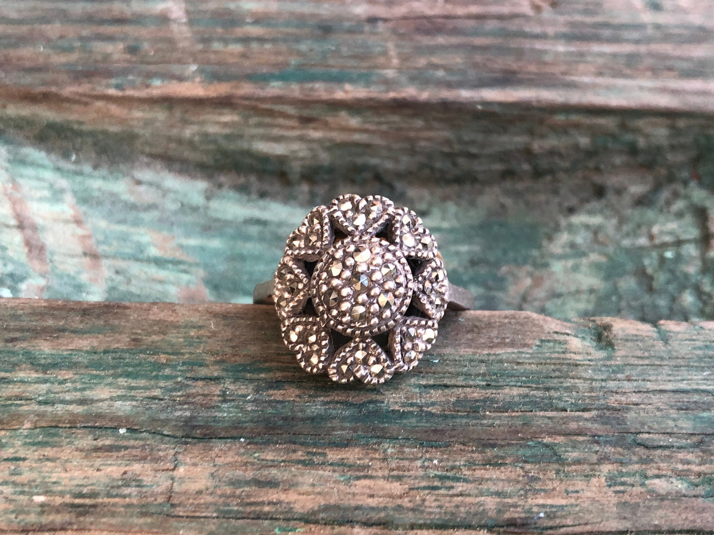 Vintage Sterling Silver & Marcasite Heart Petal Flower Daisy Ring