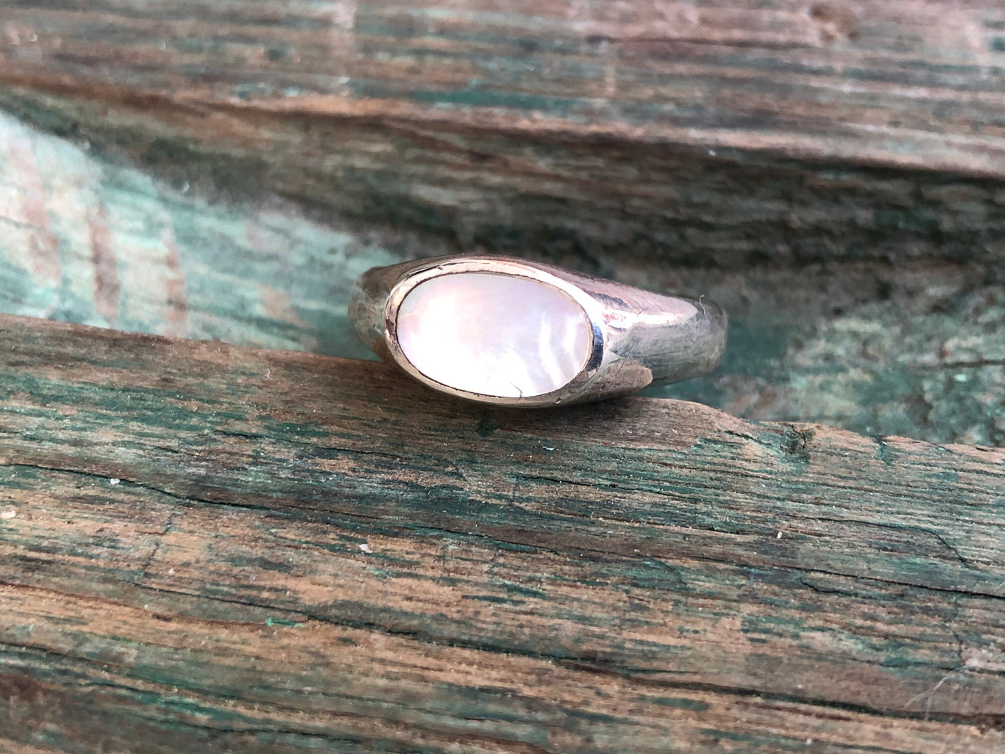 Vintage Sterling Silver & Mother of Pearl Ring