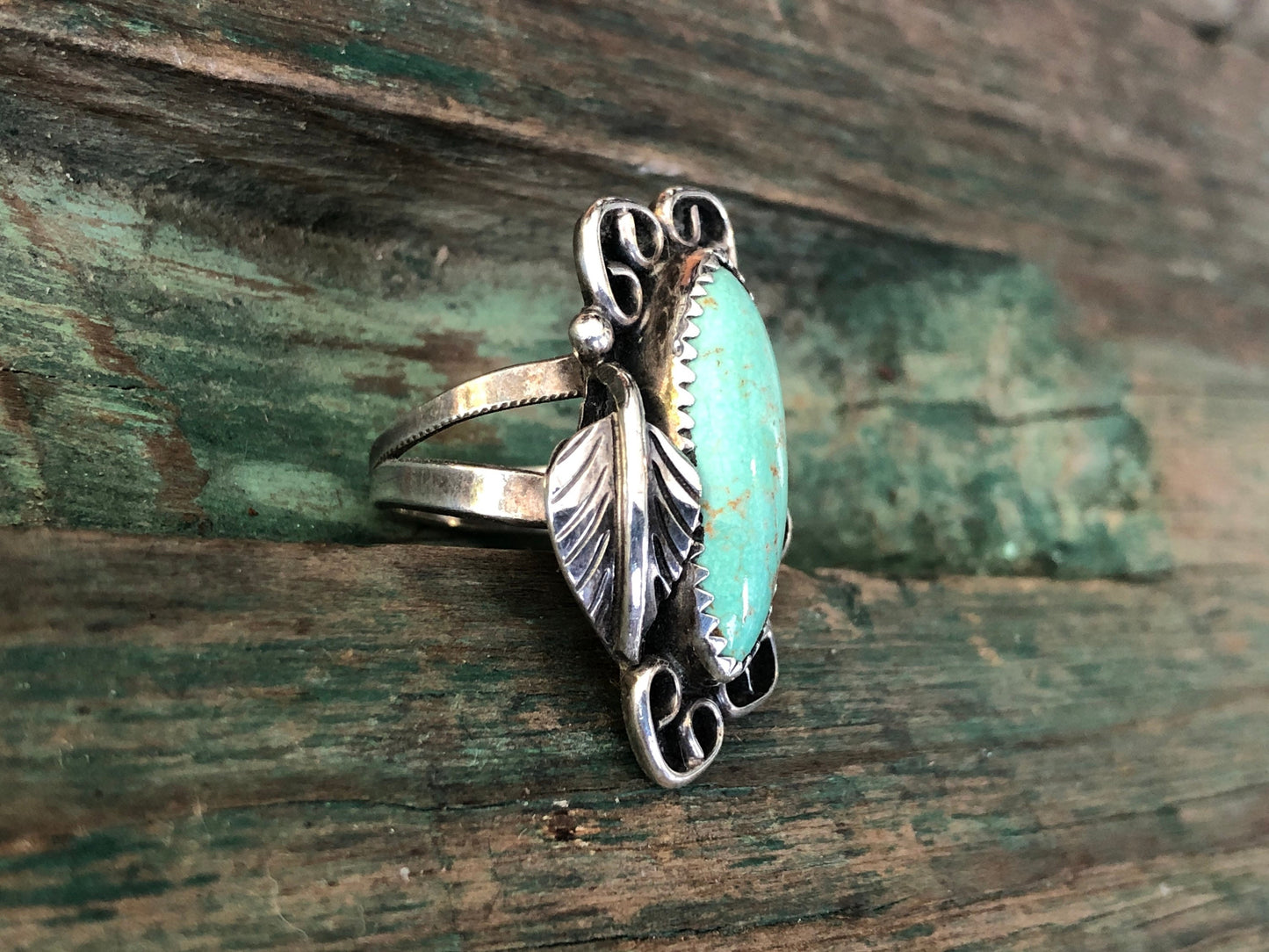 Vintage Sterling Silver & Turquoise Native American Long Leaf Detail Ring