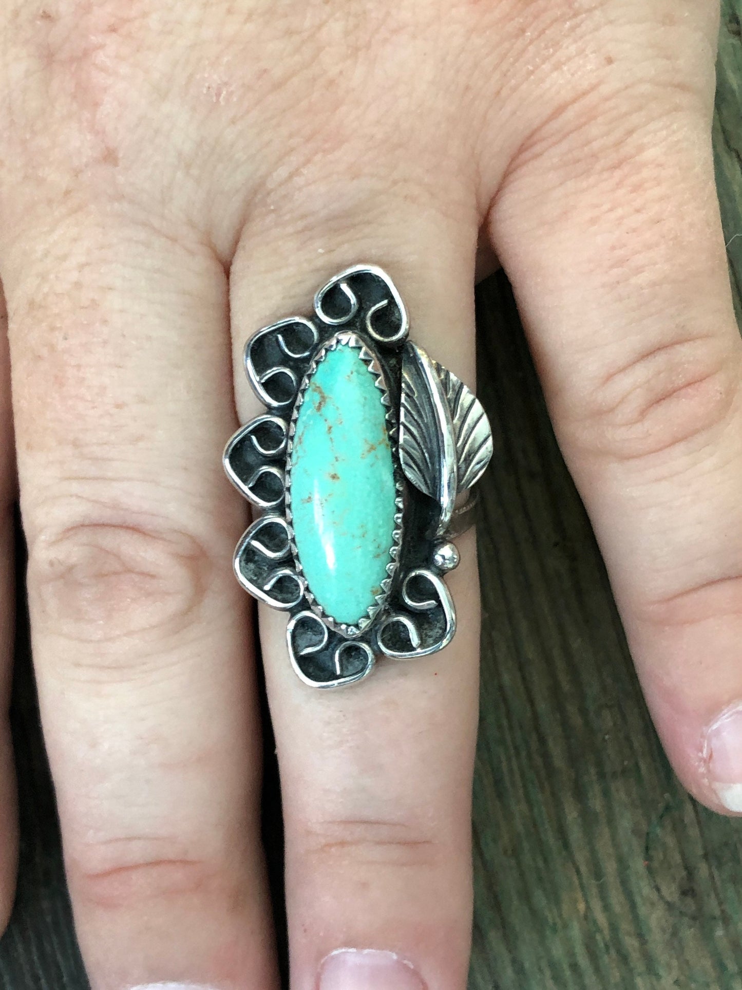 Vintage Sterling Silver & Turquoise Native American Long Leaf Detail Ring