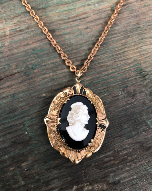 Antique Victorian Black & White Cameo Gold Mourning Locket