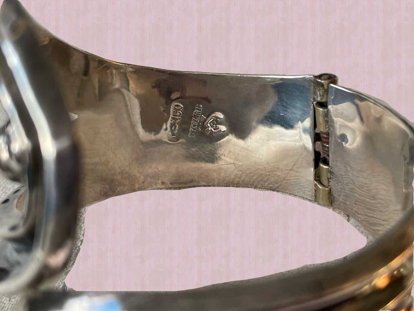 Vintage Sterling Silver Mexican Repoussé Hinged Clamper Bangle Bracelet
