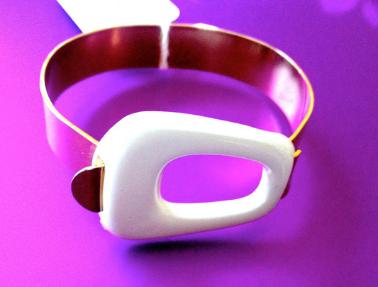 Super Cool Retro Modernist White Enamel Geometric Pressure Hinge Bangle Bracelet