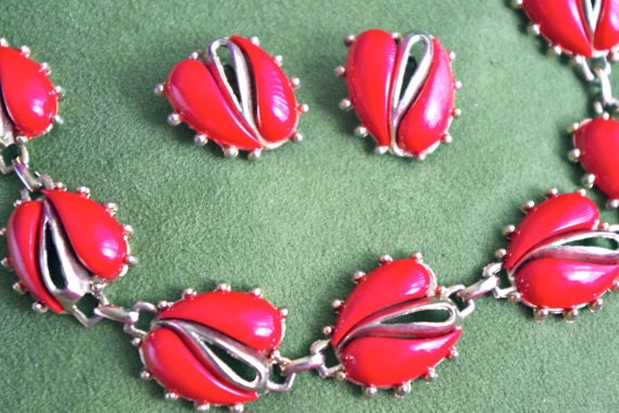Vintage 1950's Cherry Red Rose Art Deco Thermoset Demi Parure Necklace & Earrings Set